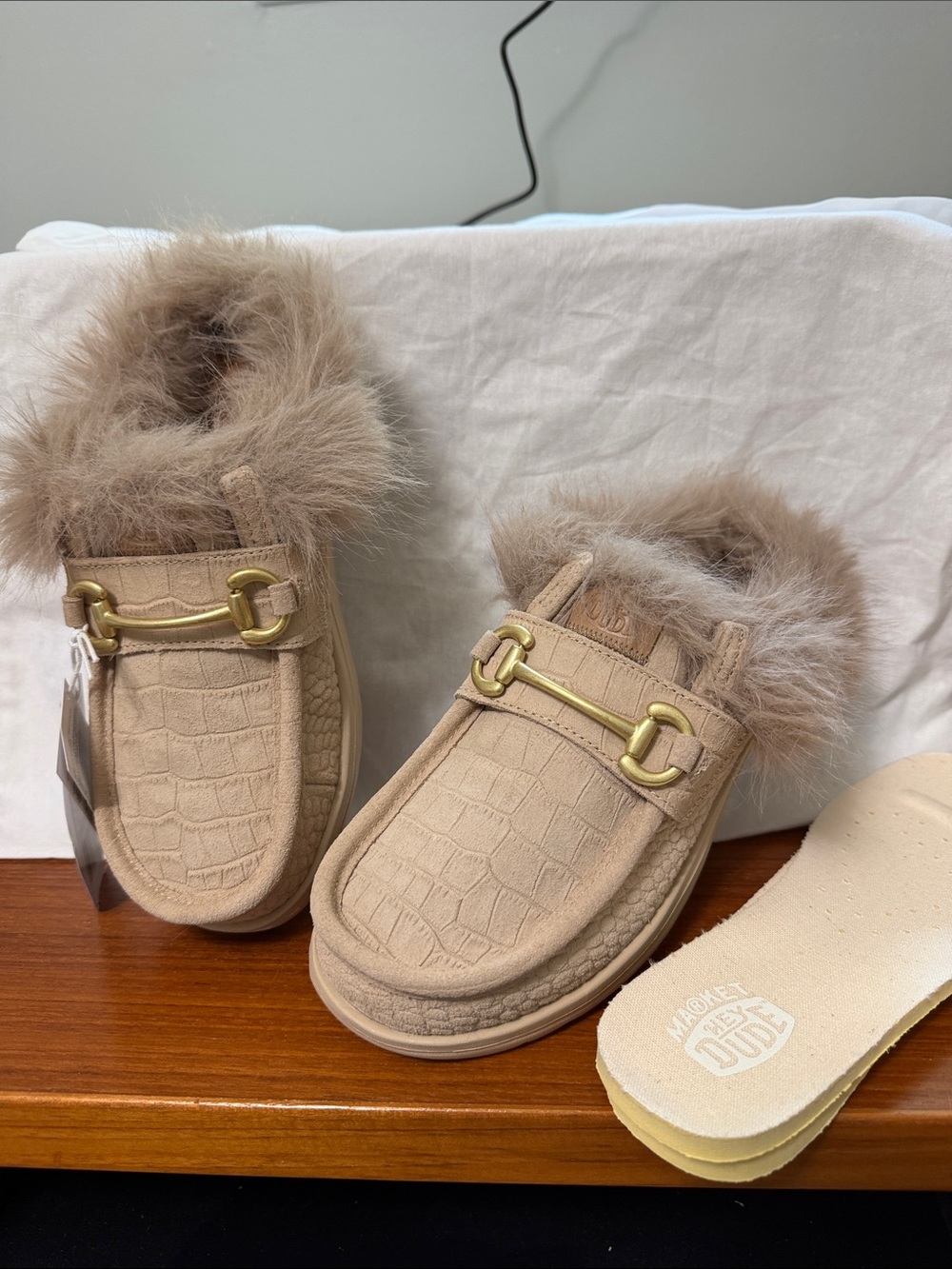 Hey Dude Women's Tan Croc-Embossed Faux-Fur Trim Mules with Gold Bit